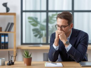 8 signes personnes toxiques au travail : comment les repérer et protéger la dynamique de votre équipe